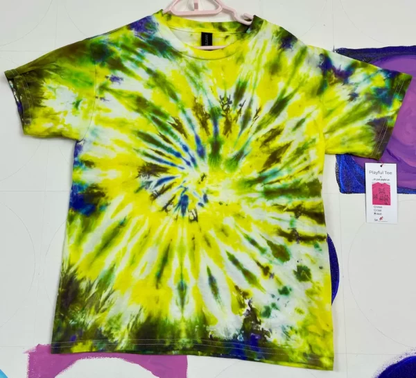 Playful Tee 122 in Youth size M