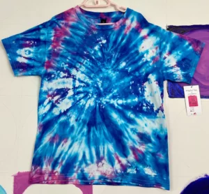 Playful Tee 128 in Youth size M