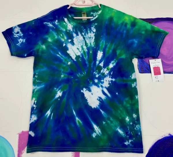 Playful Tee 197 in Youth size L