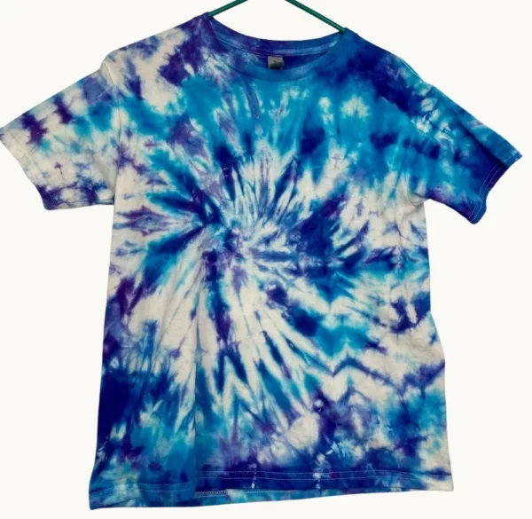 Playful Tee 274 in Youth size M